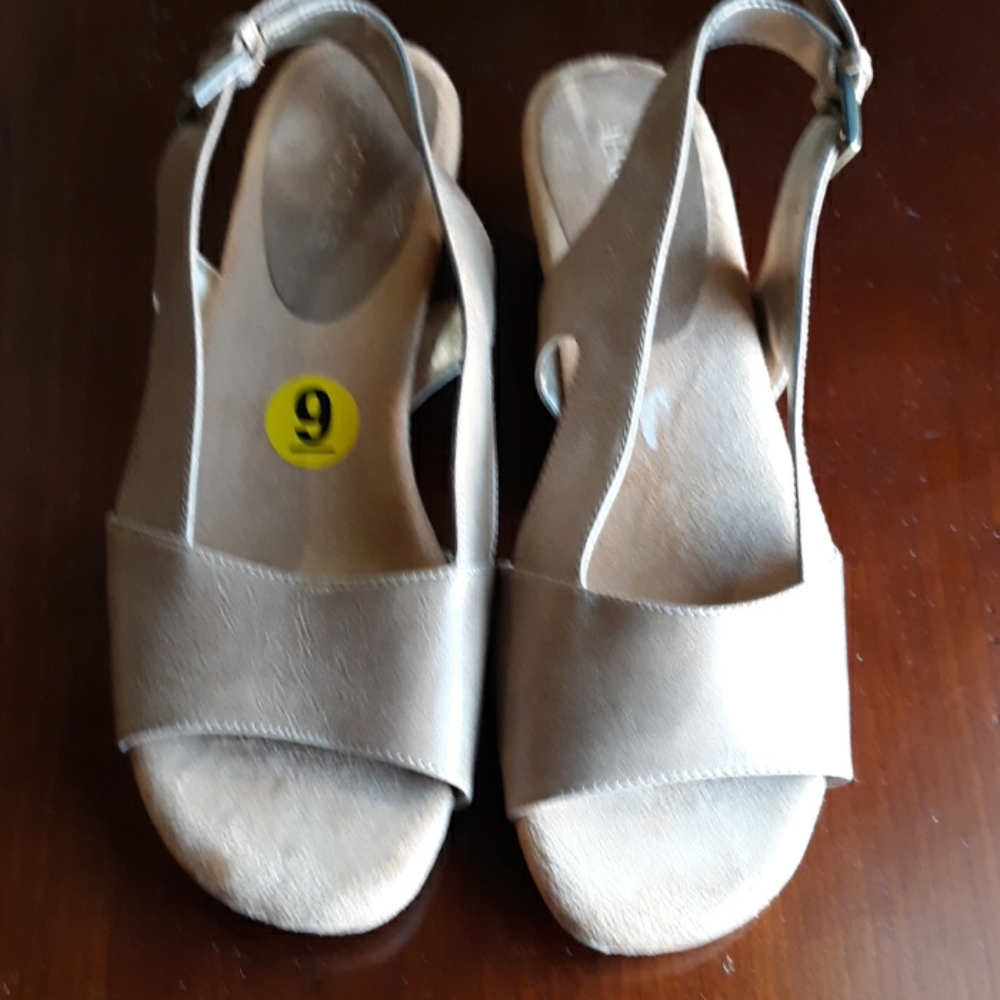 Aerosoles strapped healed sandals
